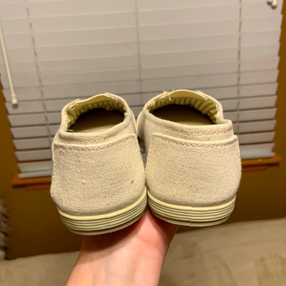 Size 8 Tan Olivia Miller flats - Picture 3 of 5